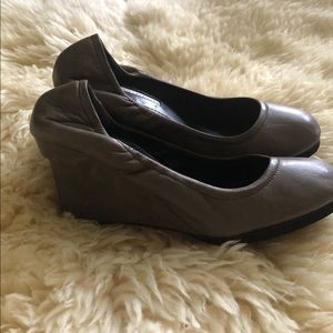 Vera wang wedge shoe